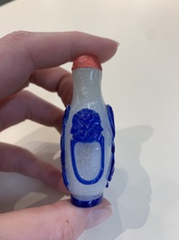 A collection of 14 Peking glass snuff bottles, 19/20th C.