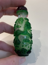 A collection of 14 Peking glass snuff bottles, 19/20th C.