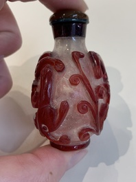 A collection of 14 Peking glass snuff bottles, 19/20th C.