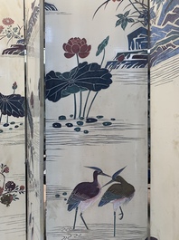 A Chinese polychrome lacquered wooden eight-panel folding screen with a pond scene, 19/20th C.