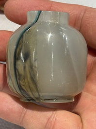 A collection of ten Chinese agate snuff bottles, 20th C.