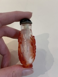A collection of 14 Peking glass snuff bottles, 19/20th C.