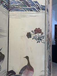 A Chinese polychrome lacquered wooden eight-panel folding screen with a pond scene, 19/20th C.