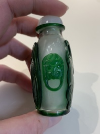 A collection of 14 Peking glass snuff bottles, 19/20th C.