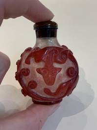 A collection of 14 Peking glass snuff bottles, 19/20th C.