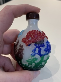 A collection of 14 Peking glass snuff bottles, 19/20th C.