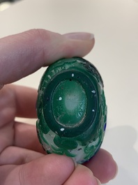 A collection of 14 Peking glass snuff bottles, 19/20th C.