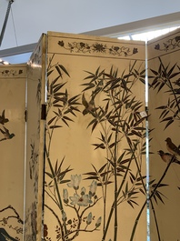 A Chinese polychrome lacquered wooden eight-panel folding screen with a pond scene, 19/20th C.