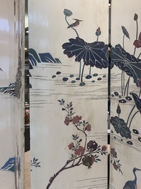 A Chinese polychrome lacquered wooden eight-panel folding screen with a pond scene, 19/20th C.