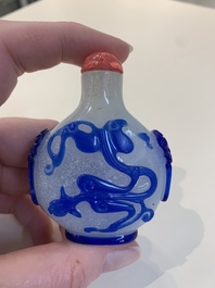 A collection of 14 Peking glass snuff bottles, 19/20th C.