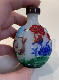A collection of 14 Peking glass snuff bottles, 19/20th C.