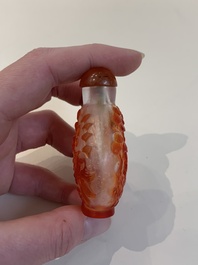 A collection of 14 Peking glass snuff bottles, 19/20th C.