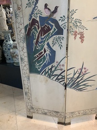 A Chinese polychrome lacquered wooden eight-panel folding screen with a pond scene, 19/20th C.