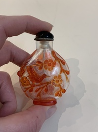 A collection of 14 Peking glass snuff bottles, 19/20th C.