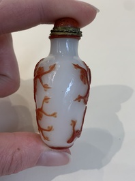 A collection of 14 Peking glass snuff bottles, 19/20th C.