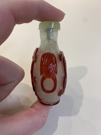 A collection of 14 Peking glass snuff bottles, 19/20th C.