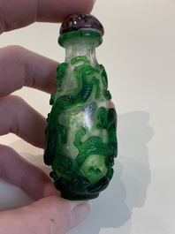 A collection of 14 Peking glass snuff bottles, 19/20th C.
