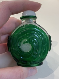 A collection of 14 Peking glass snuff bottles, 19/20th C.