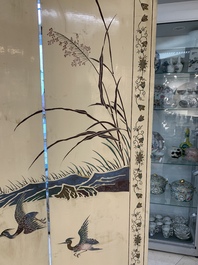 A Chinese polychrome lacquered wooden eight-panel folding screen with a pond scene, 19/20th C.
