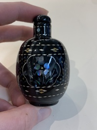 A collection of ten Chinese snuff bottles, 19/20th C.