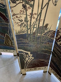 A Chinese polychrome lacquered wooden eight-panel folding screen with a pond scene, 19/20th C.