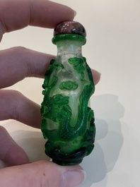 A collection of 14 Peking glass snuff bottles, 19/20th C.