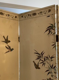 A Chinese polychrome lacquered wooden eight-panel folding screen with a pond scene, 19/20th C.