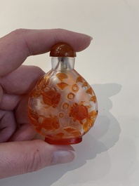 A collection of 14 Peking glass snuff bottles, 19/20th C.