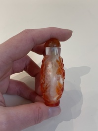 A collection of 14 Peking glass snuff bottles, 19/20th C.