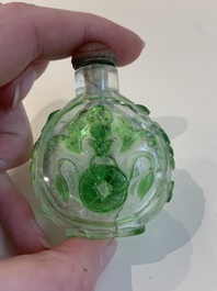 A collection of 14 Peking glass snuff bottles, 19/20th C.