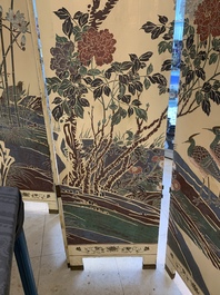 A Chinese polychrome lacquered wooden eight-panel folding screen with a pond scene, 19/20th C.