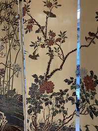 A Chinese polychrome lacquered wooden eight-panel folding screen with a pond scene, 19/20th C.