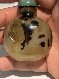 A collection of ten Chinese agate snuff bottles, 20th C.
