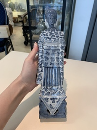 13 Chinese blue, white, famille rose, verte and qianjiang cai wares, 19/20th C.