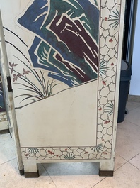 A Chinese polychrome lacquered wooden eight-panel folding screen with a pond scene, 19/20th C.