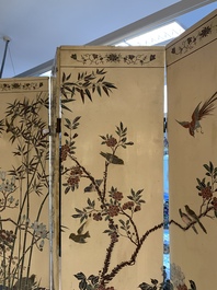 A Chinese polychrome lacquered wooden eight-panel folding screen with a pond scene, 19/20th C.