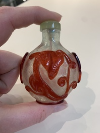 A collection of 14 Peking glass snuff bottles, 19/20th C.