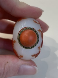 A collection of 14 Peking glass snuff bottles, 19/20th C.