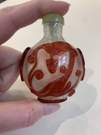 A collection of 14 Peking glass snuff bottles, 19/20th C.