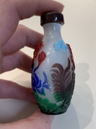A collection of 14 Peking glass snuff bottles, 19/20th C.