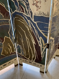 A Chinese polychrome lacquered wooden eight-panel folding screen with a pond scene, 19/20th C.