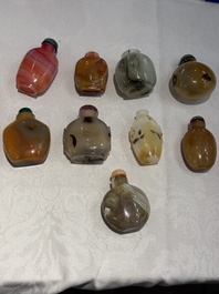 A collection of ten Chinese agate snuff bottles, 20th C.