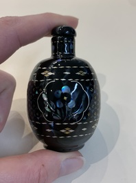 A collection of ten Chinese snuff bottles, 19/20th C.