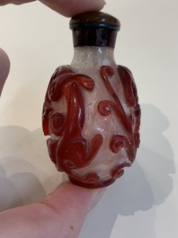 A collection of 14 Peking glass snuff bottles, 19/20th C.