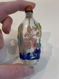 A collection of 14 Peking glass snuff bottles, 19/20th C.