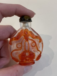A collection of 14 Peking glass snuff bottles, 19/20th C.