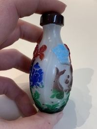 A collection of 14 Peking glass snuff bottles, 19/20th C.