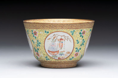 A Chinese famille rose 'antiquities' bowl, Tongzhi mark, 20th C.