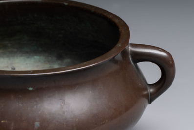 A fine Chinese bronze censer, Yu Tang Jing Wan 玉堂精玩 mark, 17/18th C.