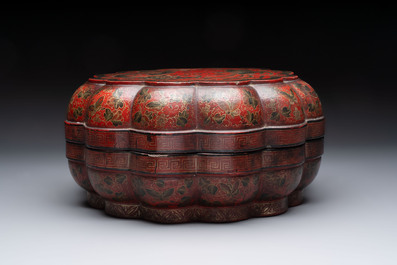 A Chinese gilt-lacquered &lsquo;dragon and phoenix&rsquo; box and cover, 20th C.